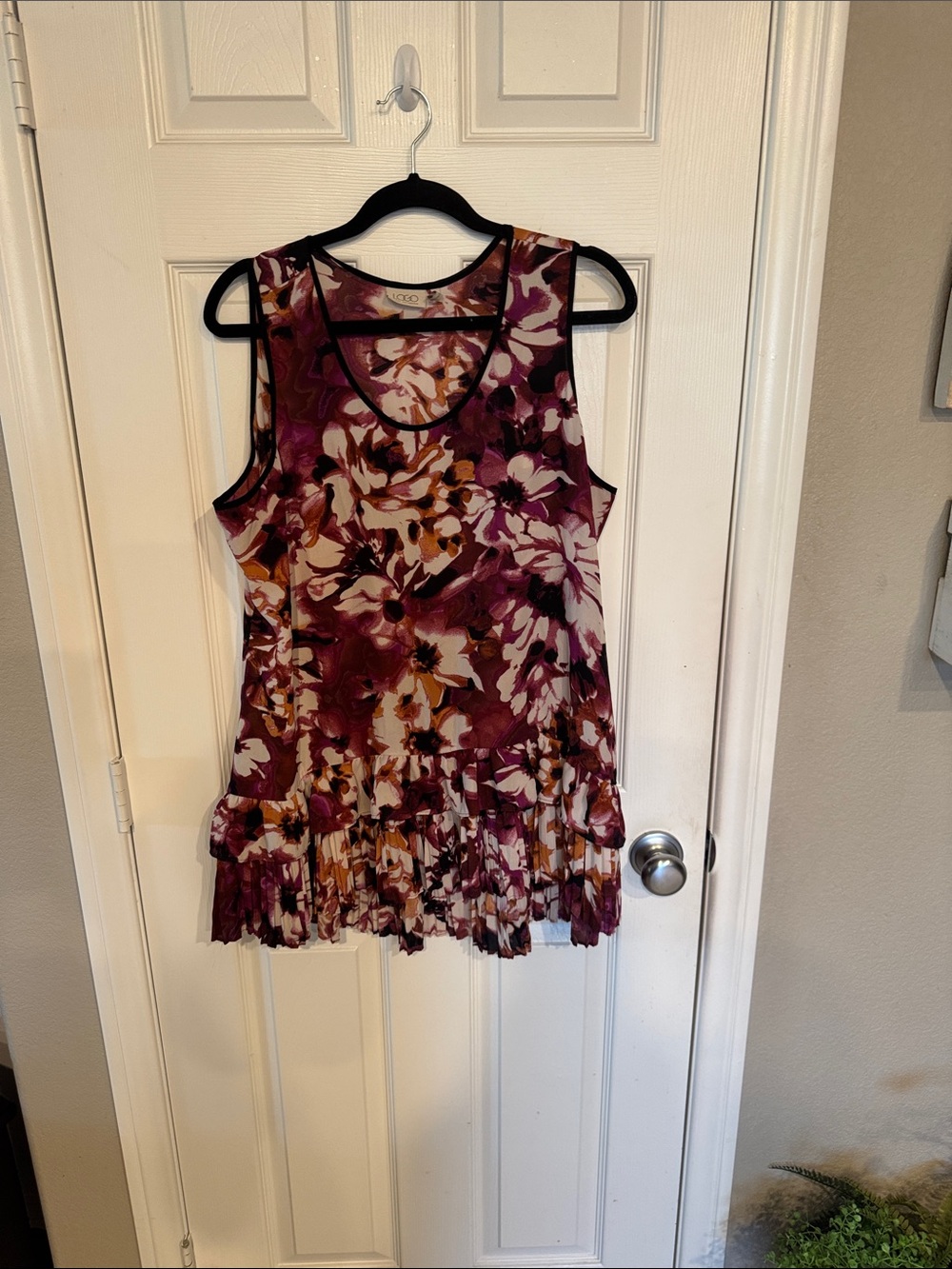 LOGO by Lori Goldstein Plum Floral Ruffle-Hem Sleeveless Top